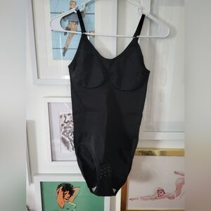 NWT HeyShape Womens Size M Bodysuit
